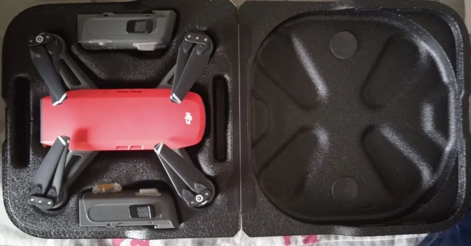 Mini Drone Dji Spark Com Câmera Full hd vermelho