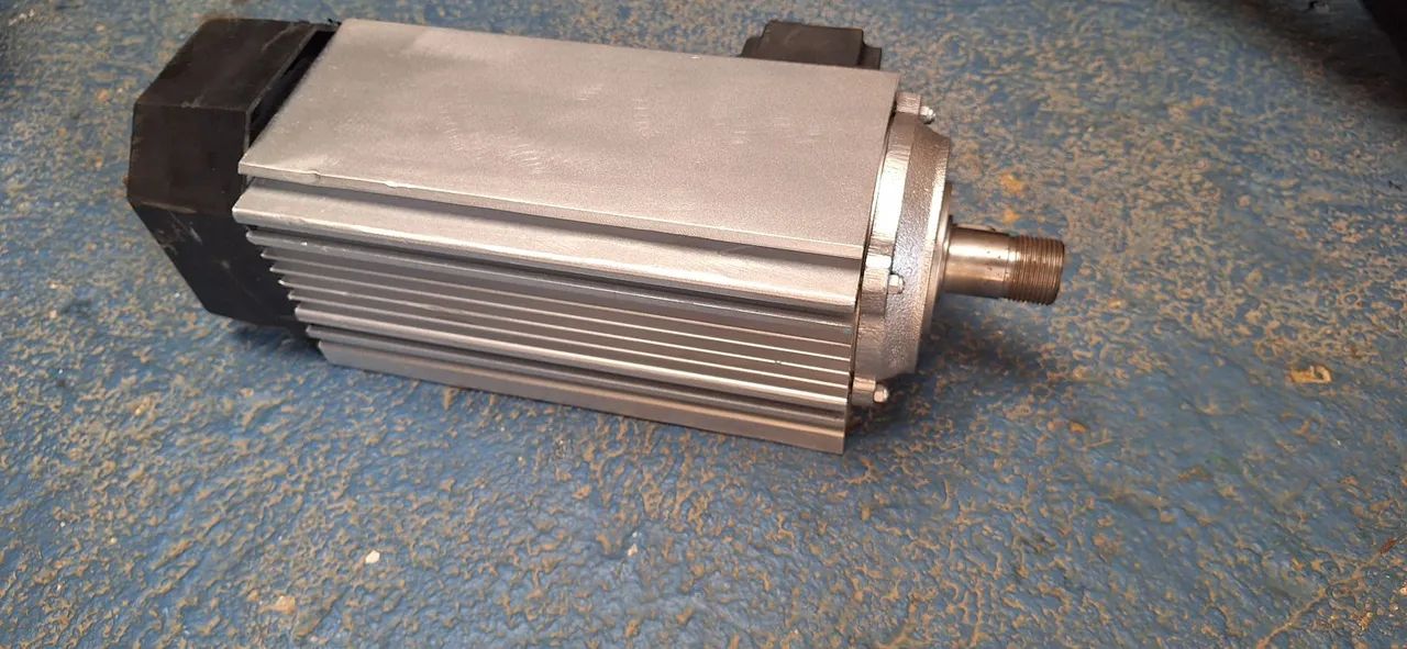 Cnc spindle motor elétrico trifásico 3 cv rpm 1680 4 polos. - Foto 2