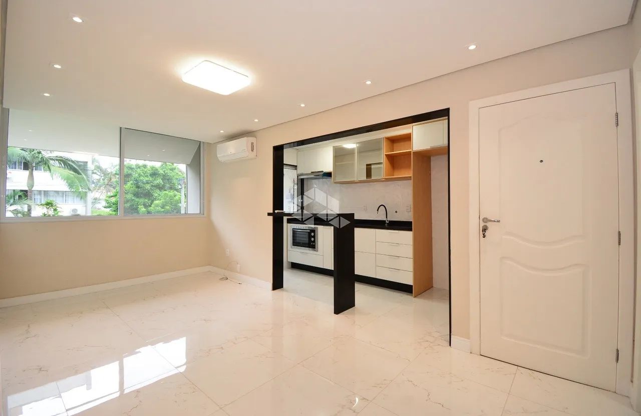 APARTAMENTO À VENDA COM 3 QUARTOS E 1 VAGA DE GARAGEM NO BAIRRO CENTRO EM FLORIANÓPOLIS/SC - Foto 2