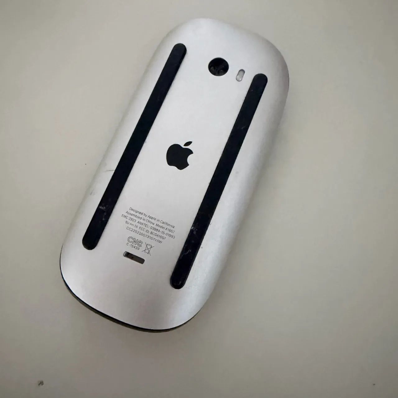 Apple Magic Mouse Preto Original - Modelo A1657 - Com Caixa Original - Foto 2