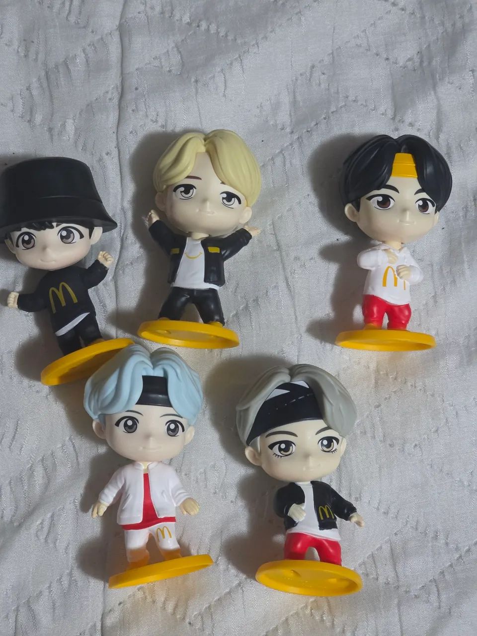 5 Bonecos Bts McDonald's com Cards Colecionáveis  - Foto 2