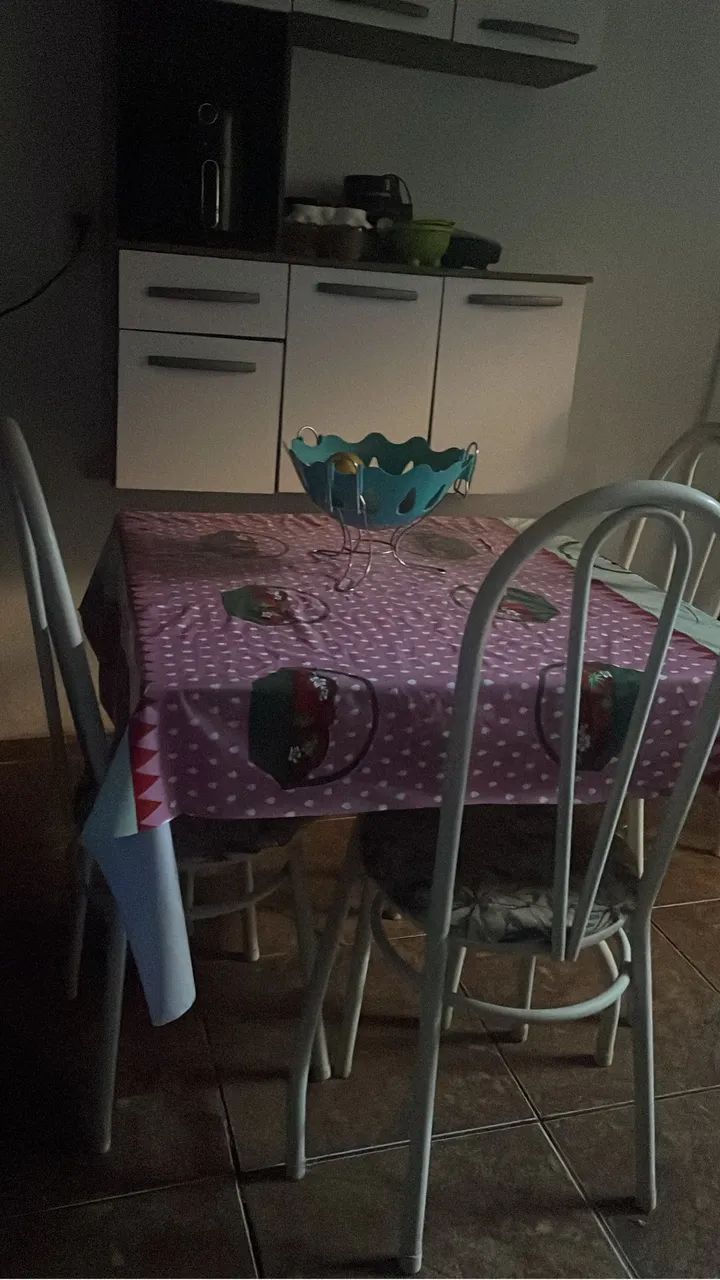 Mesa de 4 cadeiras 