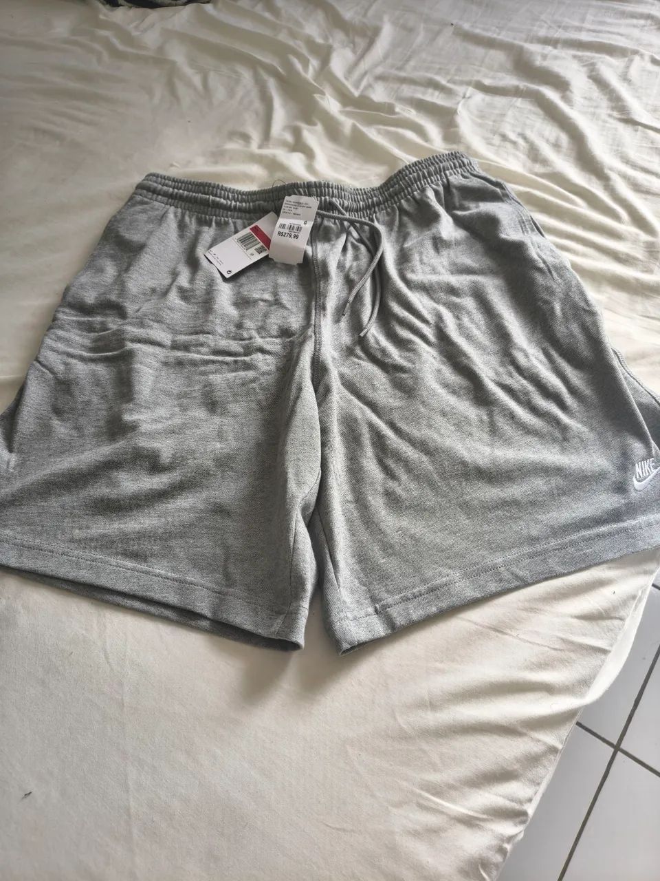 Bermuda Nike tamanho G cor cinza  - Foto 2