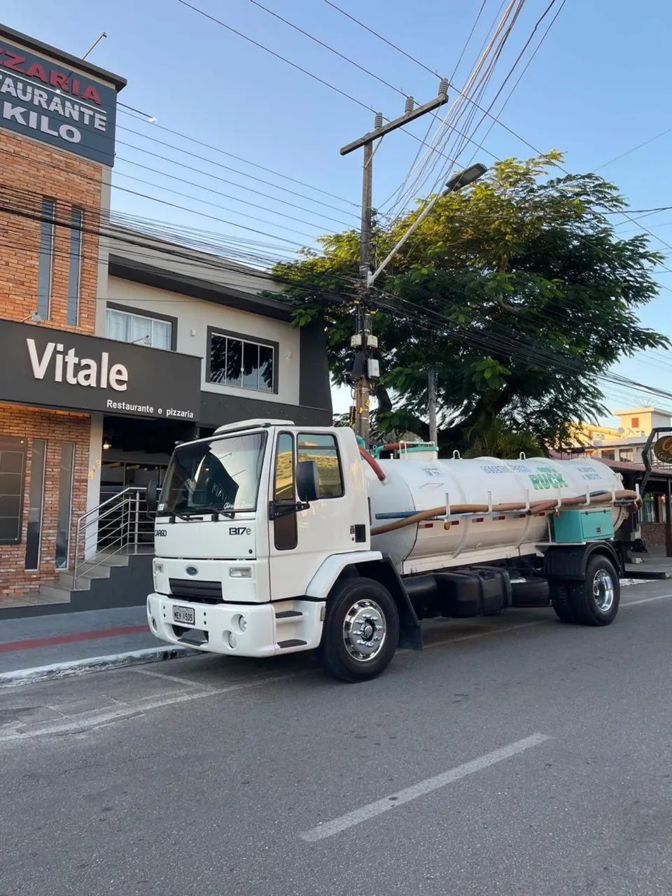 Vendo Caminhão Limpa Fossa Cargo 1317E