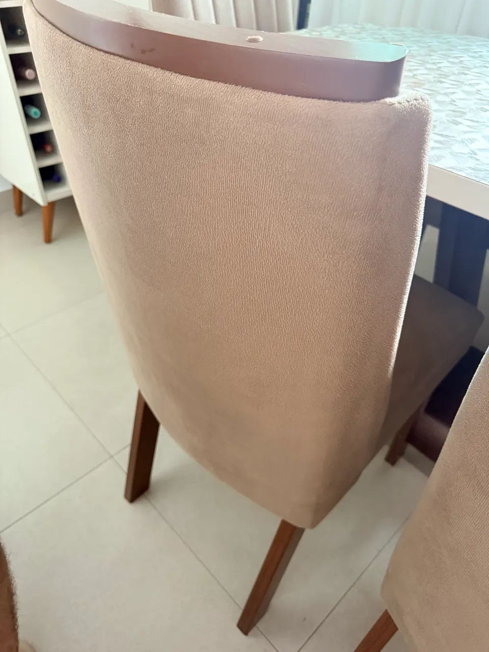 Mesa de jantar com 6 cadeiras estofadas  - Foto 5
