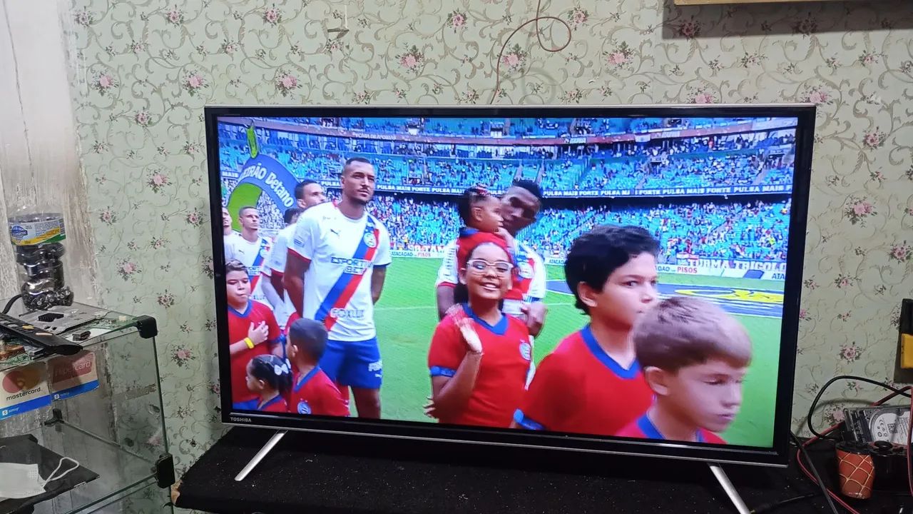 Smart tv Toshiba de 32 polegadas perfeita - Foto 3