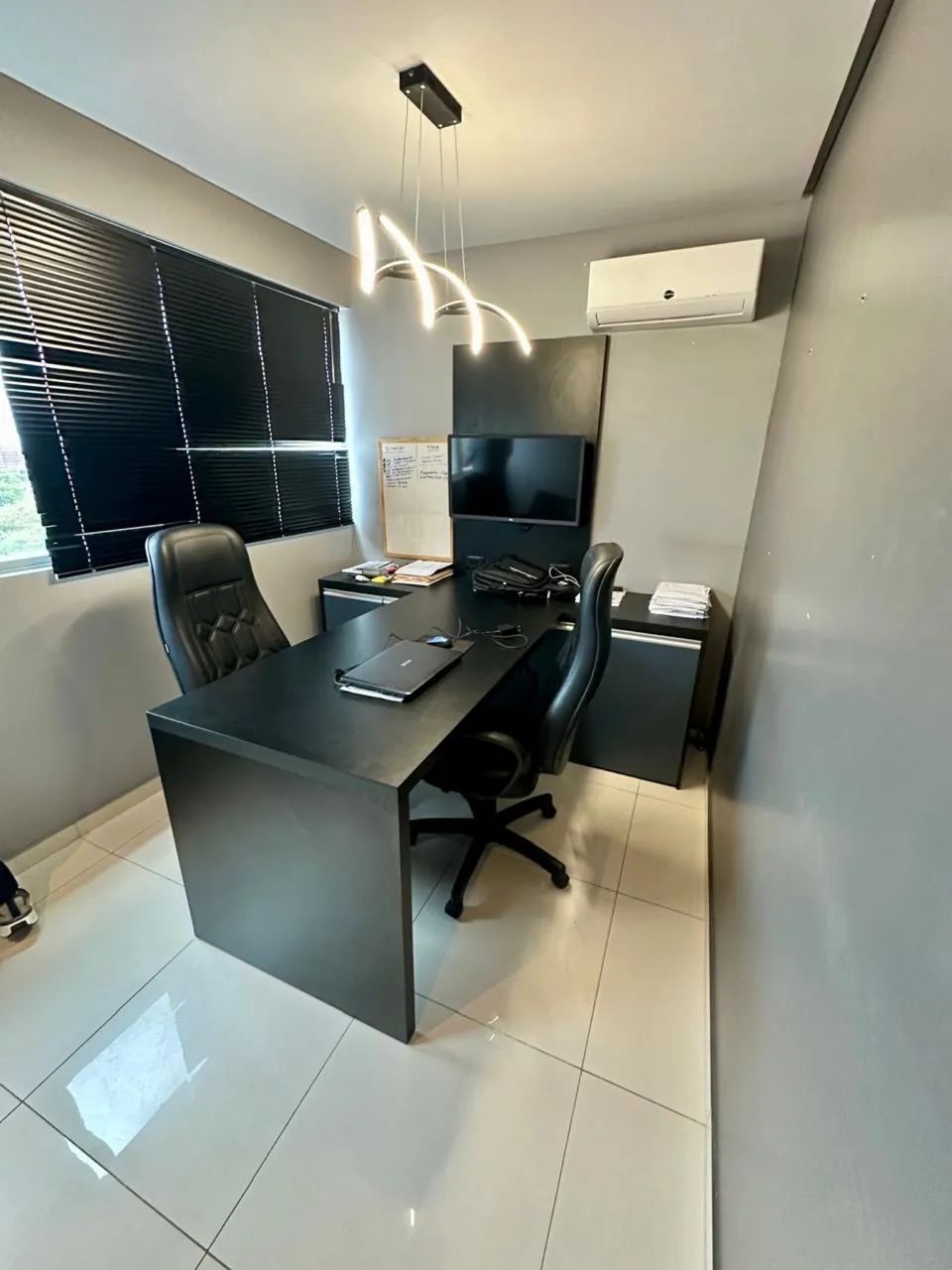 Sala comercial a venda no farol 