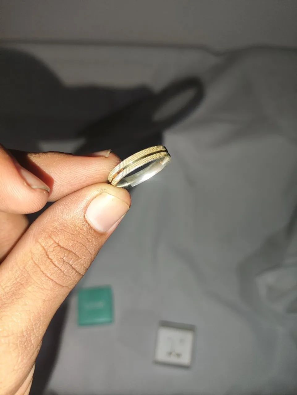 ALIANCA EM PRATA QUADRADA 3MM E UMA EM PRATA QUADRADA RUTILADA C FILETE OURO 18K 4MM - Foto 3