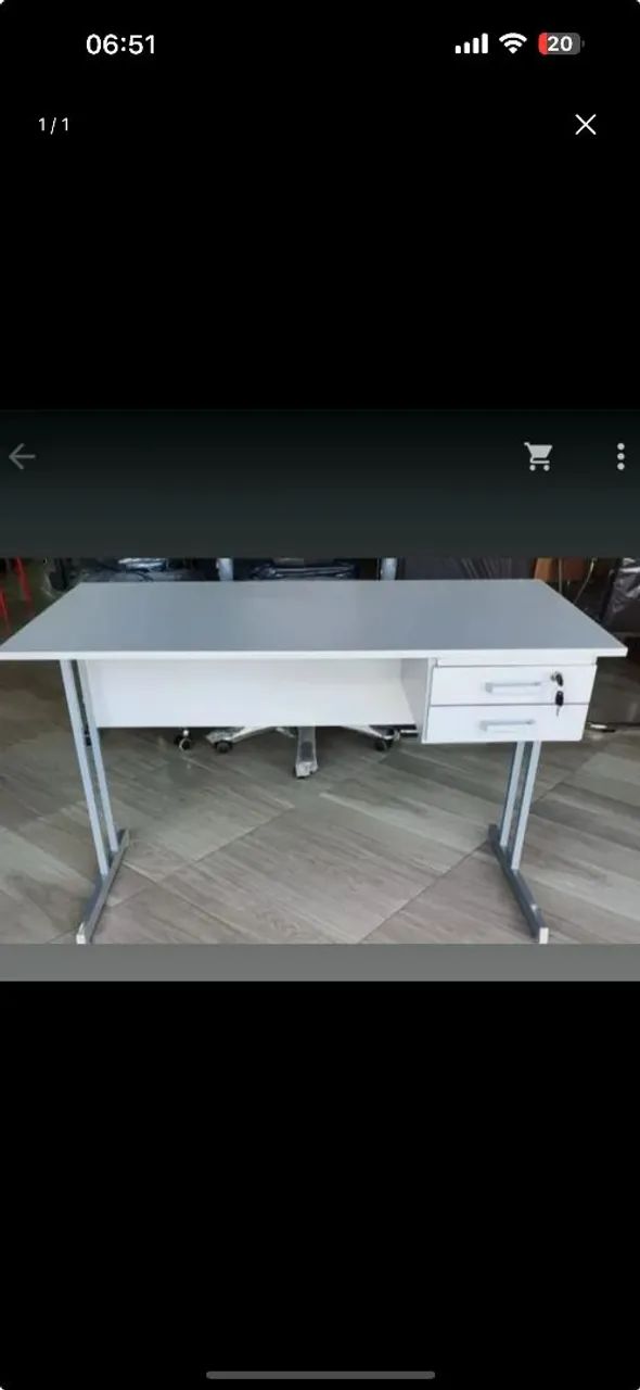 Mesa com gavetas e chaves novas 1,20x0,60