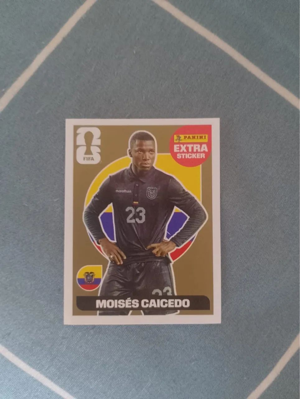 Figurinha extra sticker Moisés caicedo ouro - Foto 2