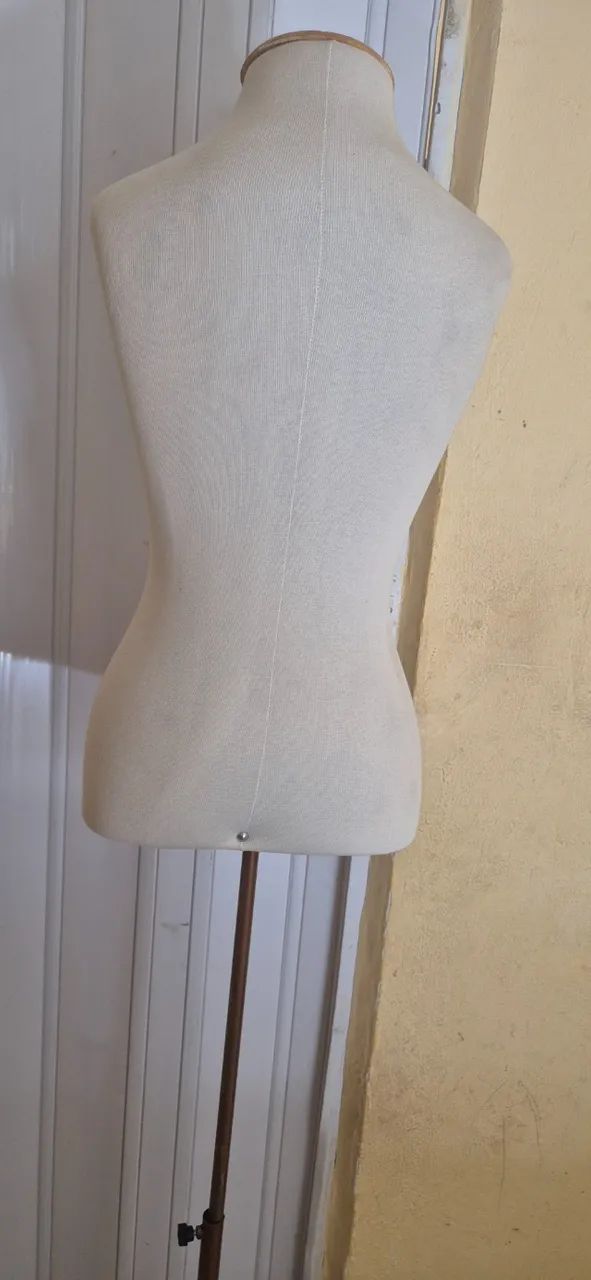 MANEQUIM BUSTO COM PEDESTAL  - Foto 5