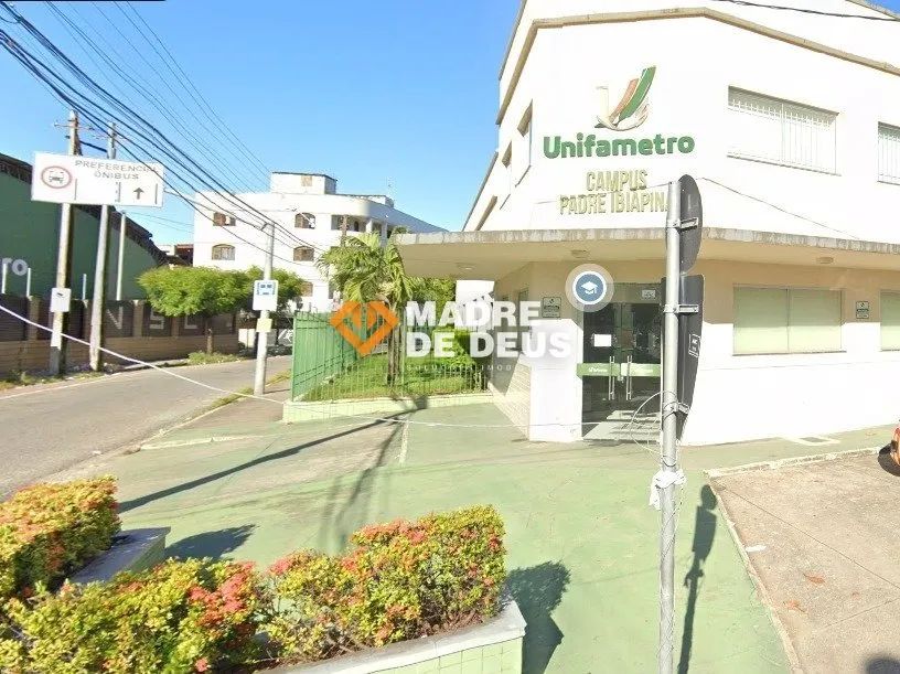 Prédio Comercial de Esquina com 1.344 m² em Jacarecanga