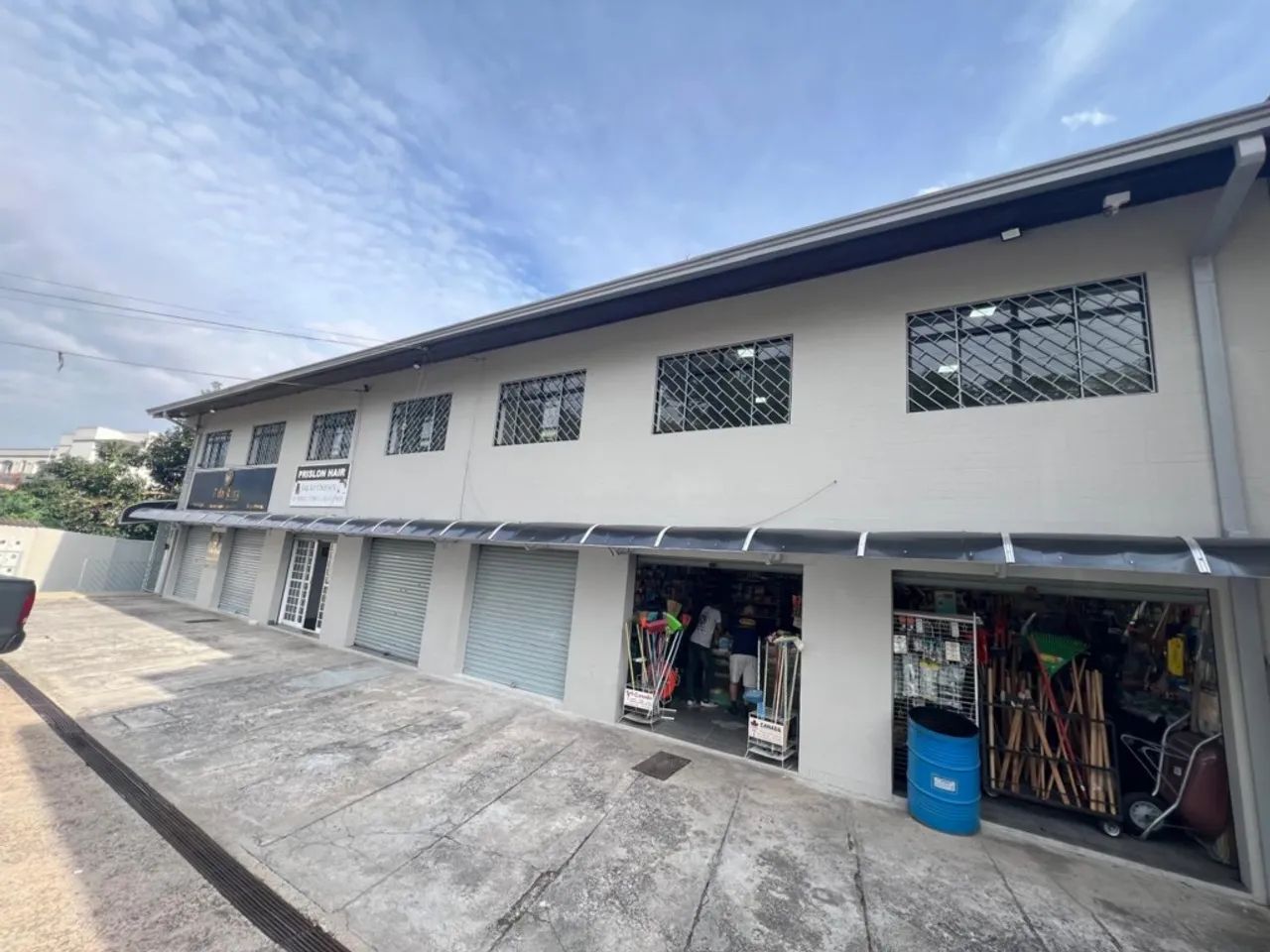 CONJUNTO COMERCIAL NO GUABIROTUBA - PRÓXIMO AO CARTÓRIO UBERABA