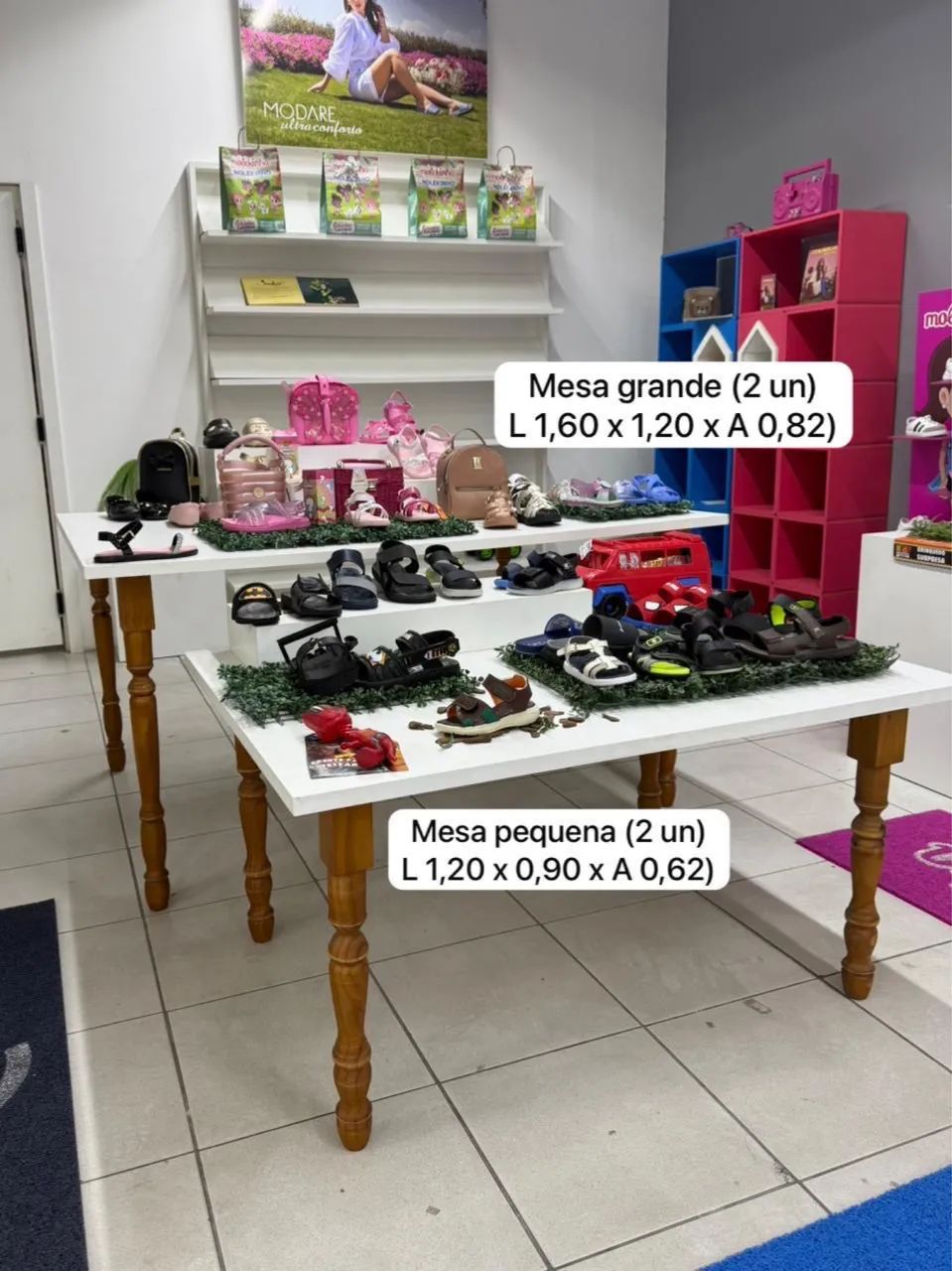 Mesa para exposição de produtos loja 