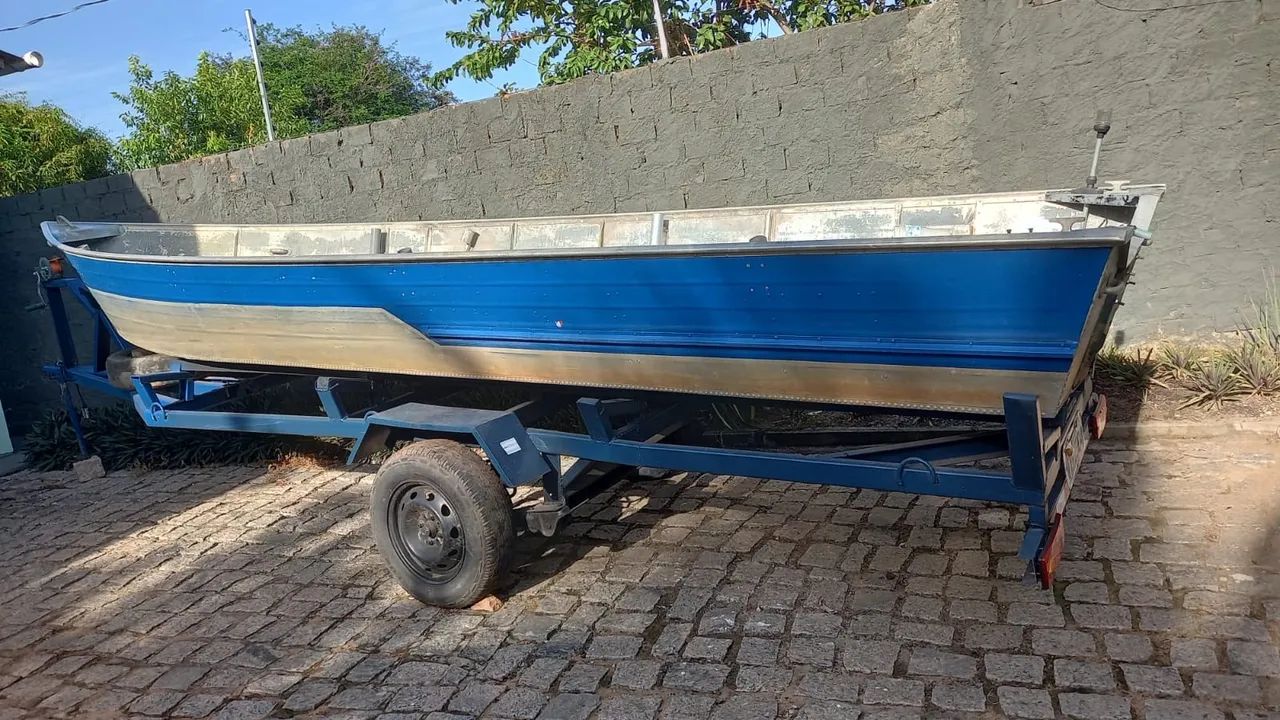 Canoa rebitada 6m e carrocinha 