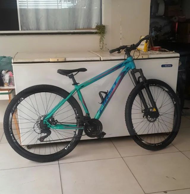 Bicicleta First Aro 29 Semi Nova - Foto 3