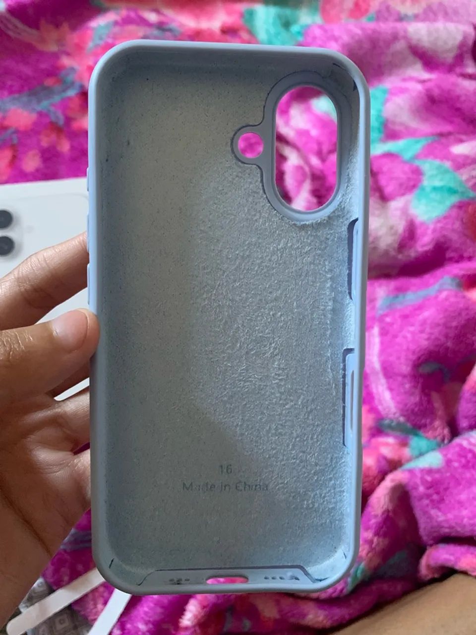 Caixa do iPhone 16, acompanhada com 3 capinhas e cabo original  - Foto 3