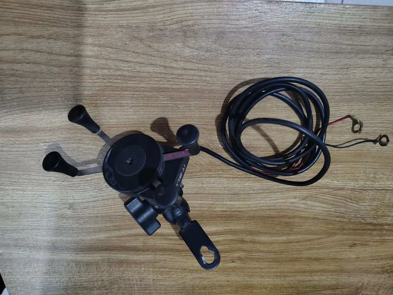 Suporte de celular p moto com entrada USB - Foto 2