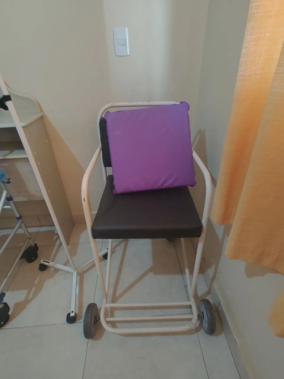 Cama para pessoas acamada, cadeira de banho  - Foto 3