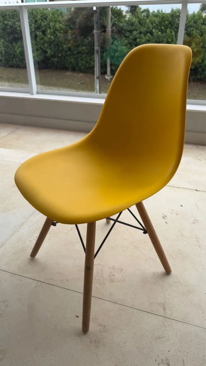 CADEIRA EAMES CINZA E AMARELO  - Foto 2