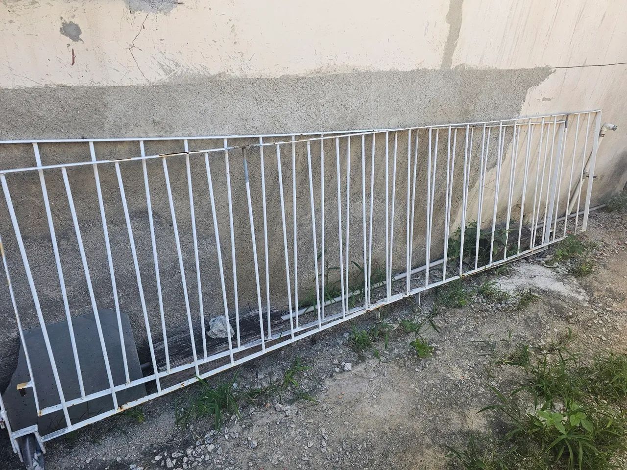VENDO DUAS GRADES DE FERRO. - Foto 2