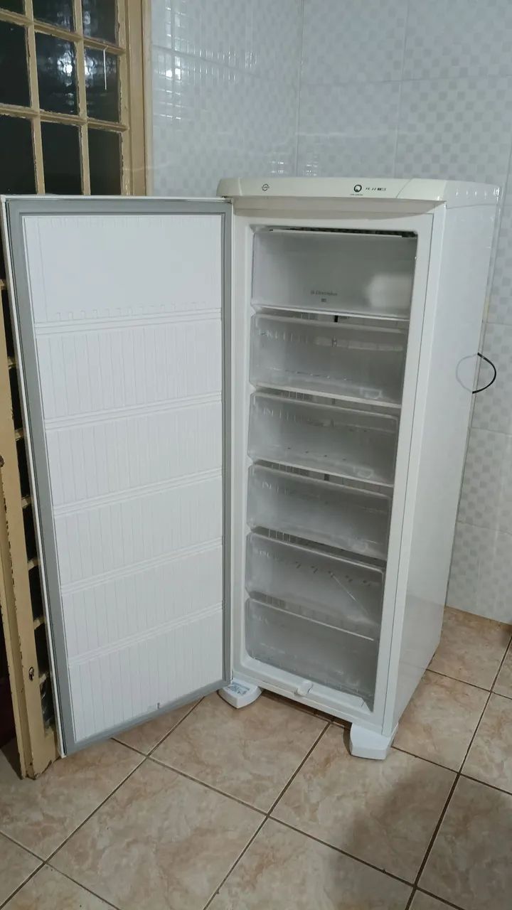 Freezer vertical Eletrolux 173 litros  - Foto 2