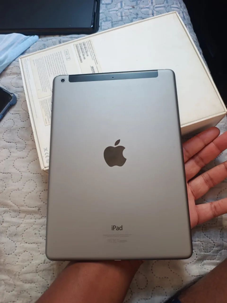 iPAD AIR, na caixa e com acessórios - Foto 2