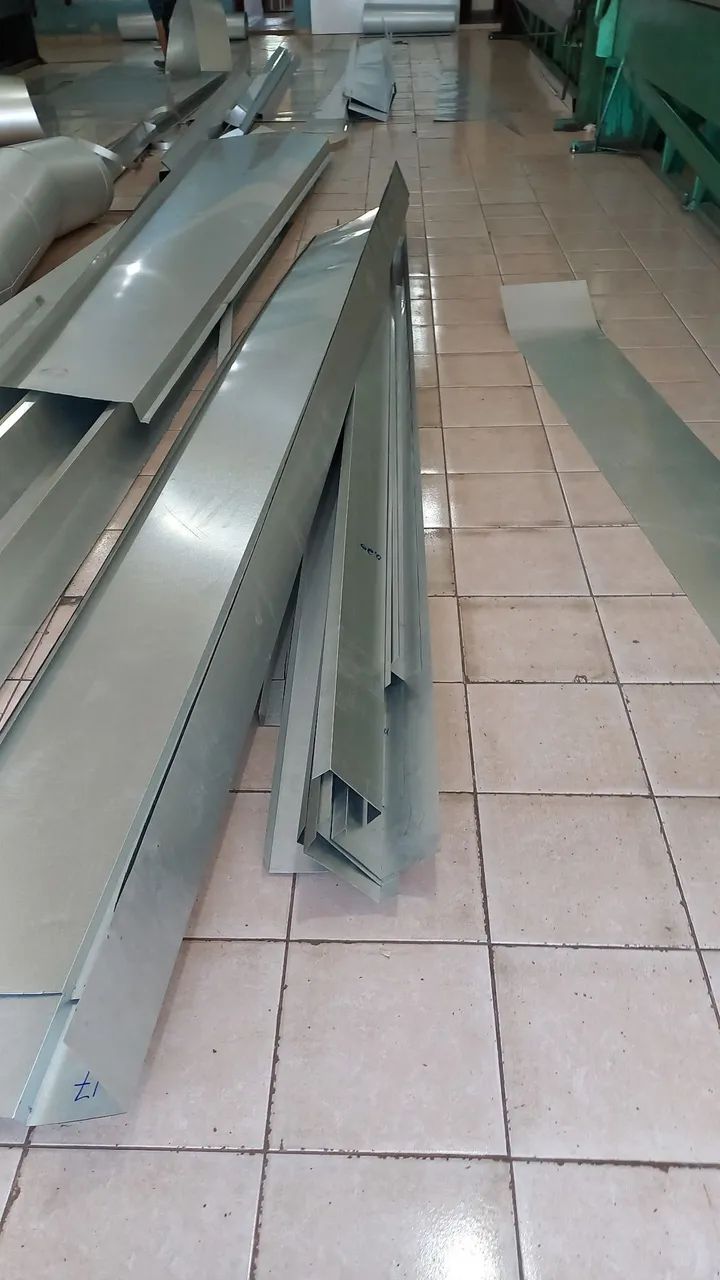 Calhas, Rufos, Pingadeiras,  Chaminés, Instalação e manutenção 