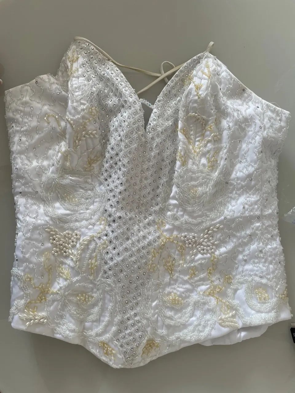 Corselet branco + saia longa acetinada 