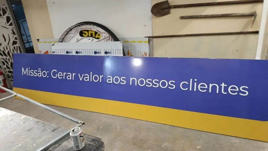 Fachadas e Painéis em Lona e Acm para sua loja e Comércio se Destacar dos Outros - Comunic