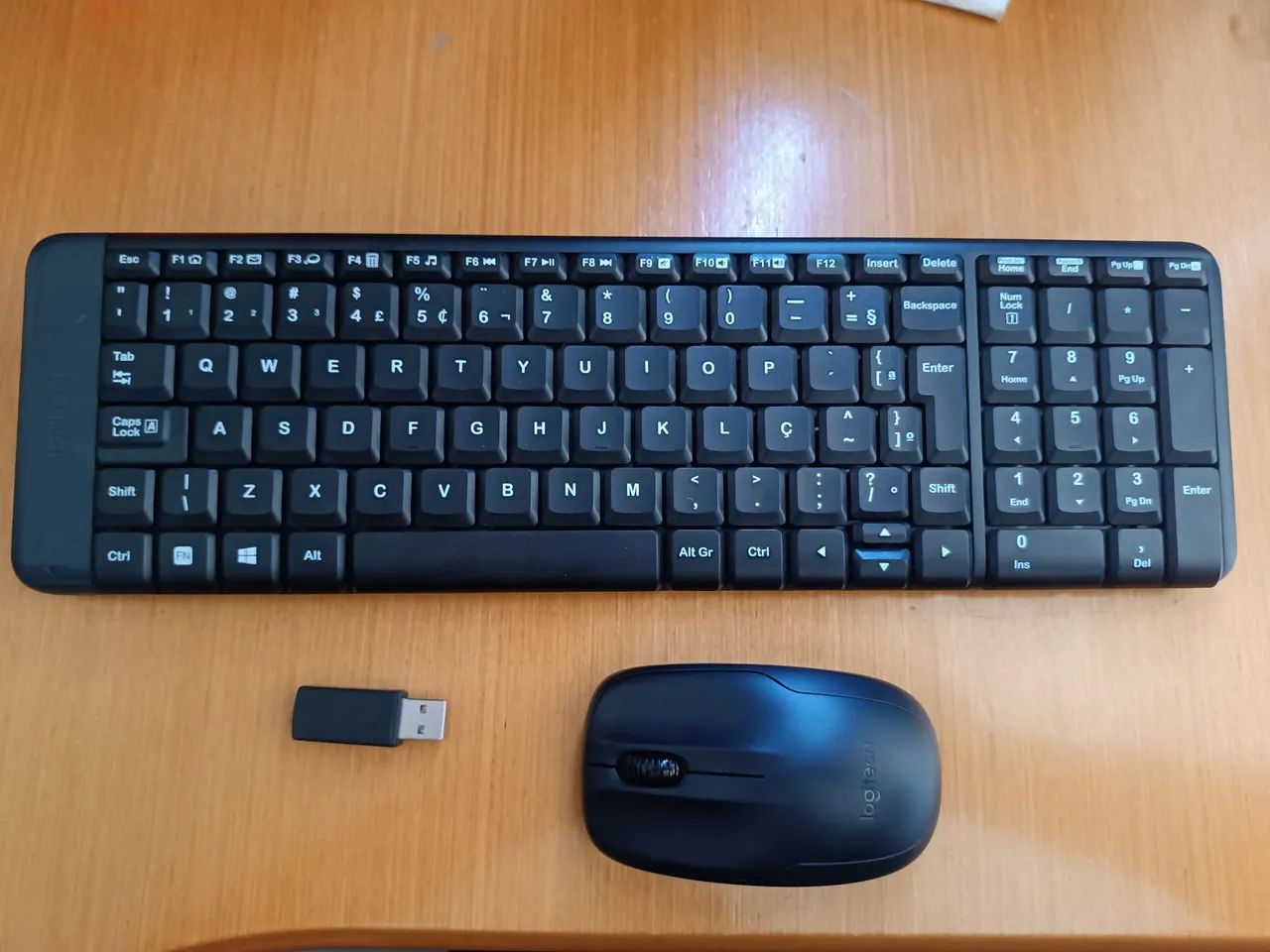Kit Teclado e Mouse Sem Fio MK220 Preto Logitech 