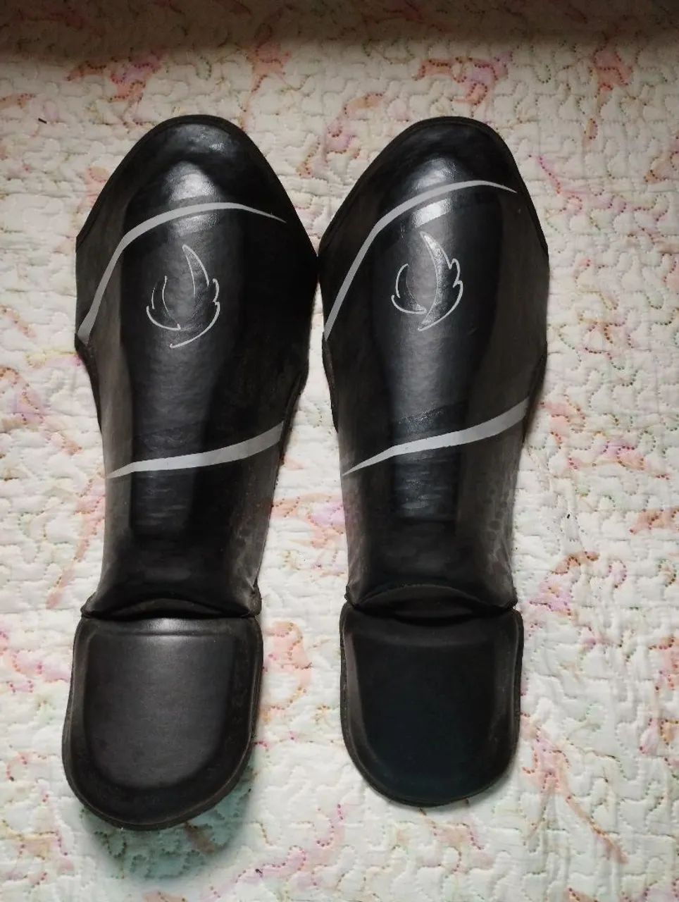 Caneleira kickboxing 