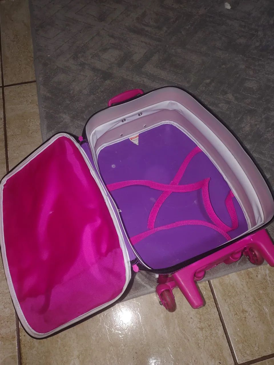  Vendo linda mala da Barbie  - Foto 3