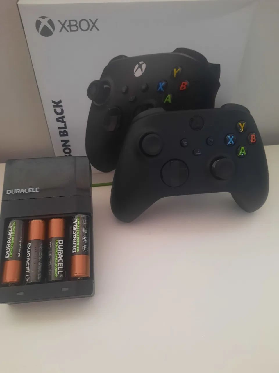 Controle de Xbox Series S/X preto + carregador de pilhas Duracell