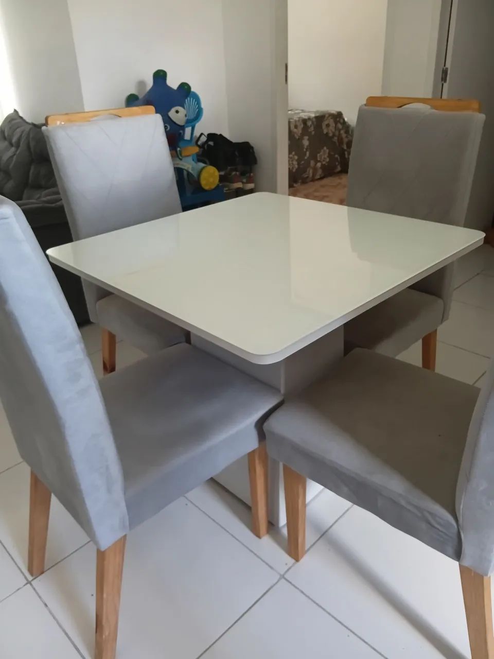Mesa 4 cadeiras 