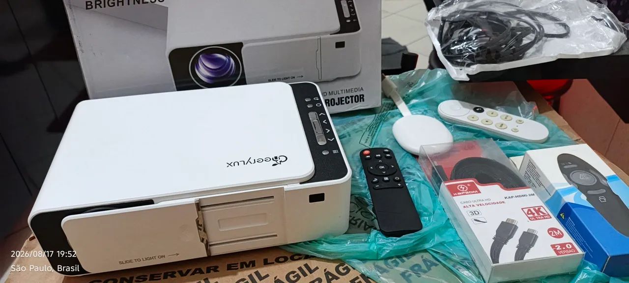 Vendo ou troco projetor com Chromecast 4 - Foto 4