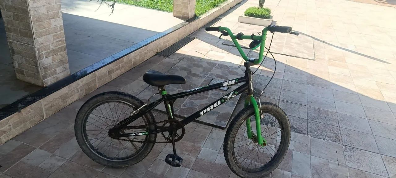 Bicicleta semi nova , muito pouca usada