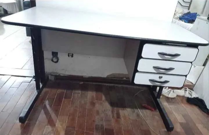Escrivaninha com 3 gavetas - Estrutura reforçada - Foto 3