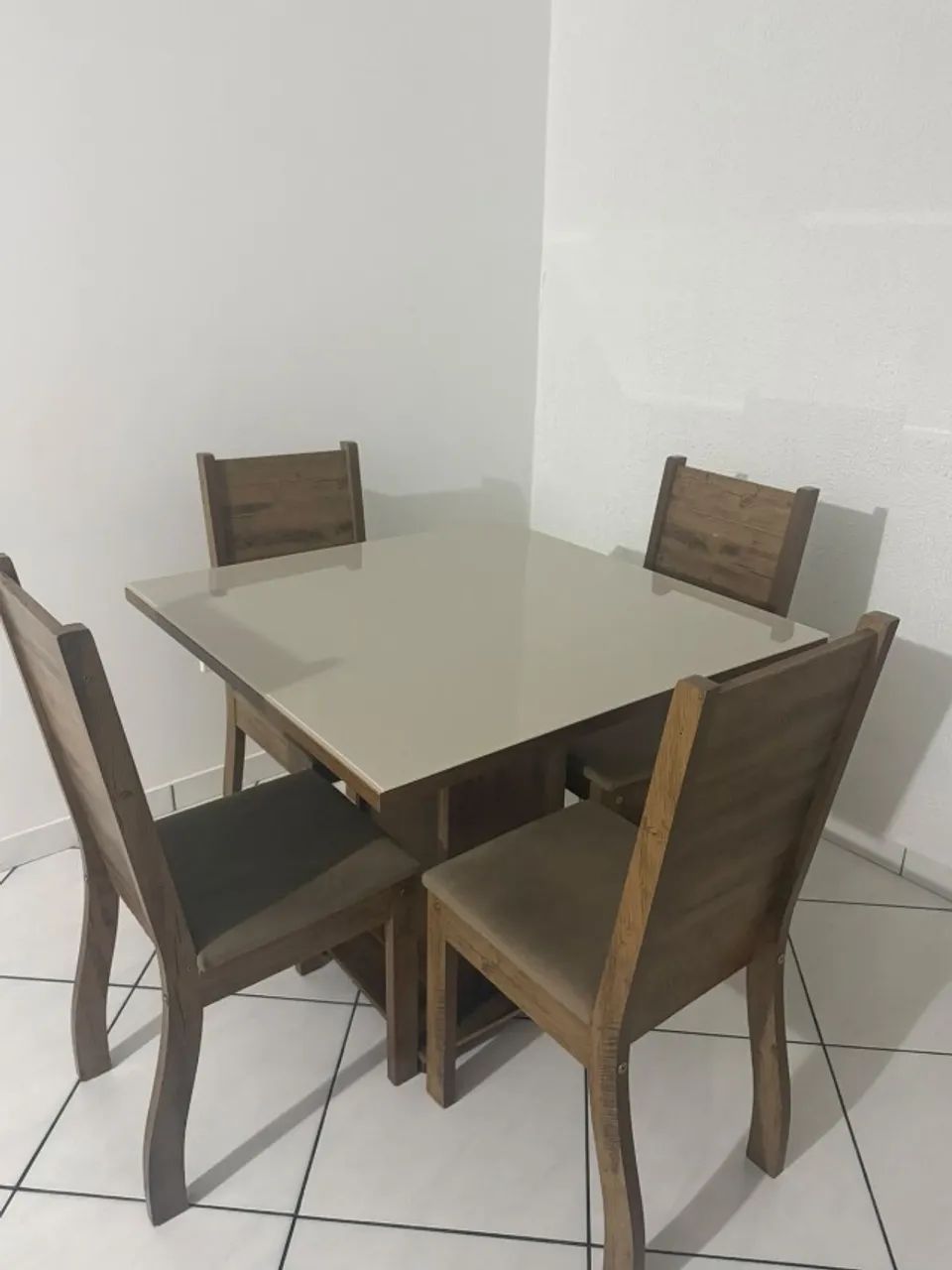 MESA 4 CADEIRAS