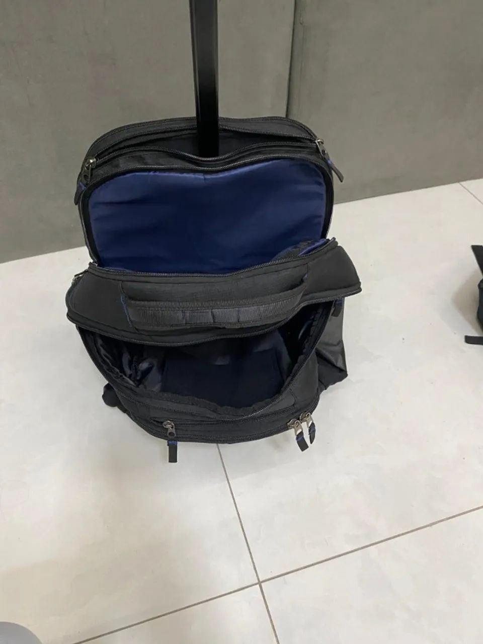 Mochila Dell Essential Rolling Backpack 15.6 Azul e Preta - Foto 4