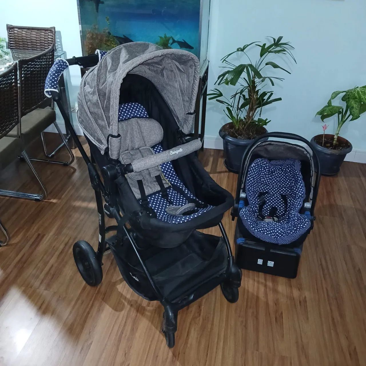 Carrinho de bebê e Bebê Conforto com banheira e suporte  - Foto 4