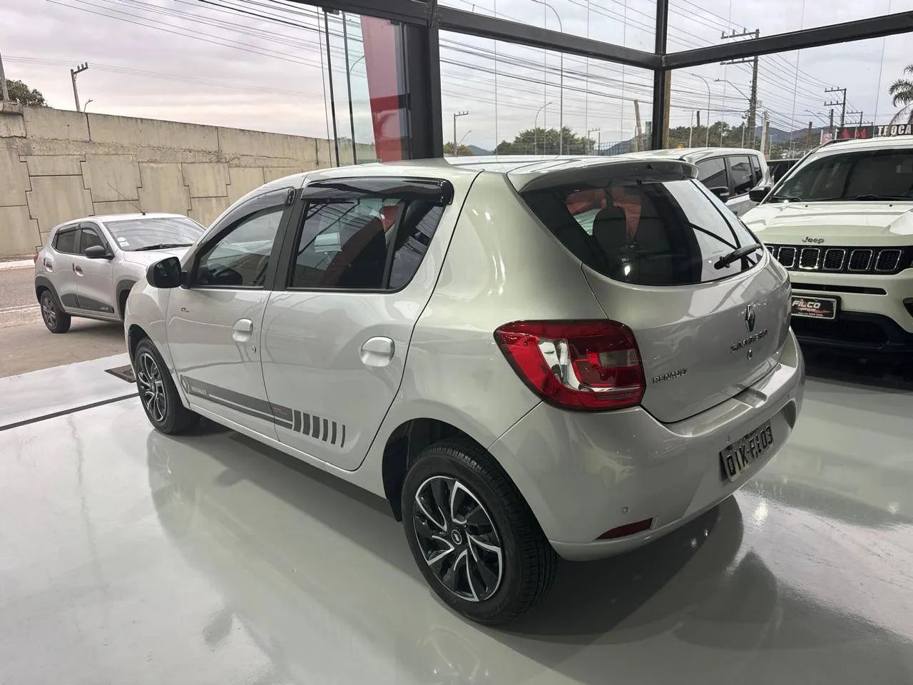 Renault Sandero Expression Hi-power 1.0 16V 5P 2017 - Foto 4
