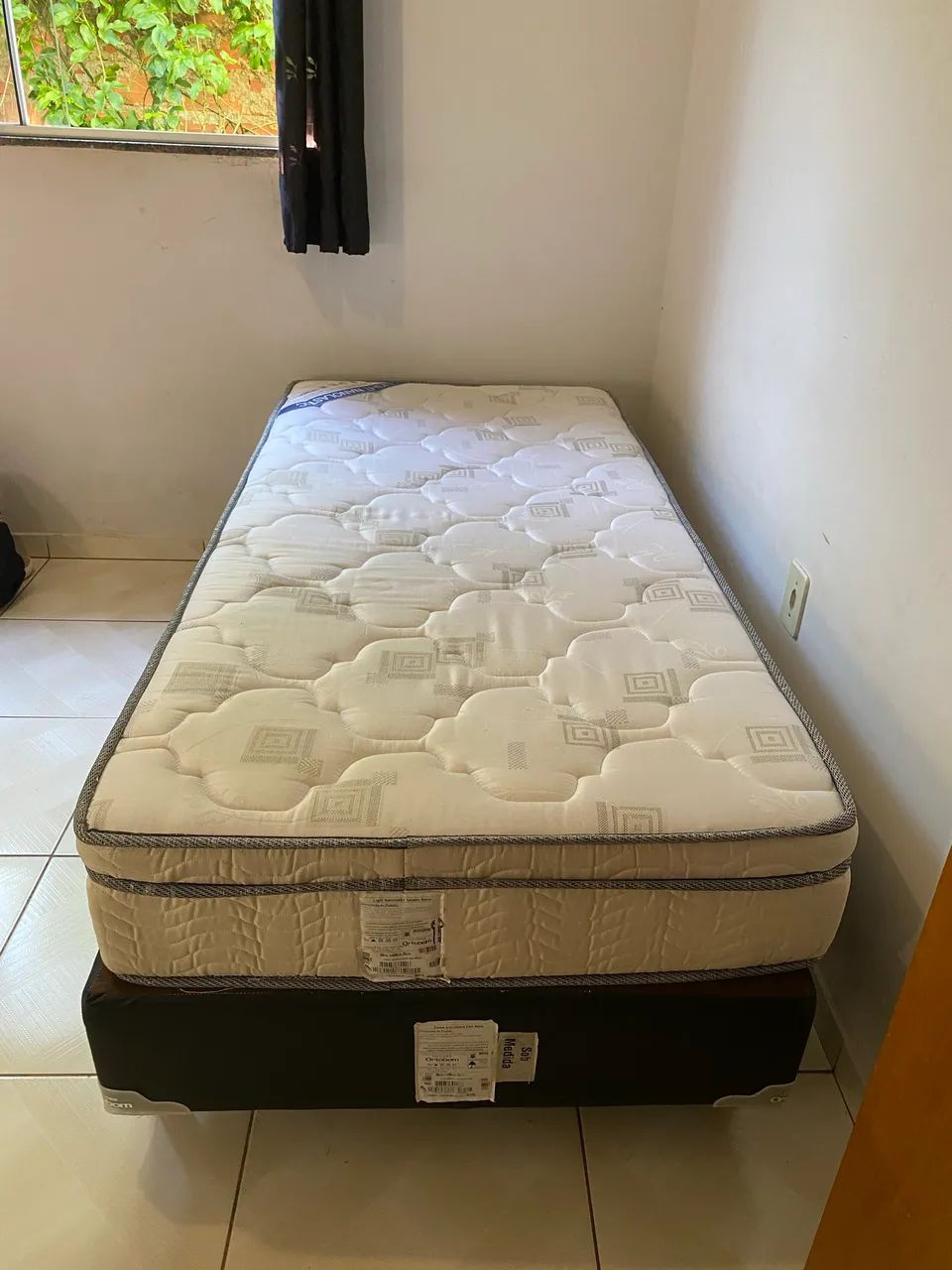 Cama e colchão de solteiro Ortobom 