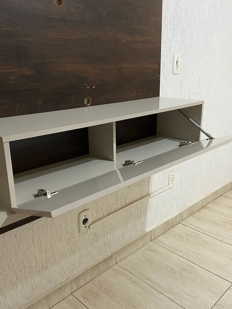 Painel + Rack para TV com Prateleiras de Vidro - Foto 3