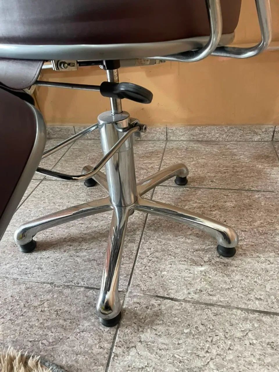 Cadeira hidráulica  - Foto 2