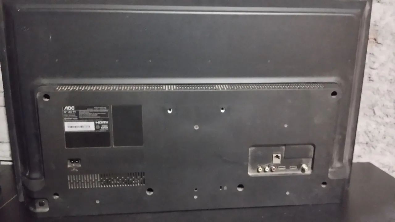 Vendo AOC Roku tv 32" com defeito - Foto 2
