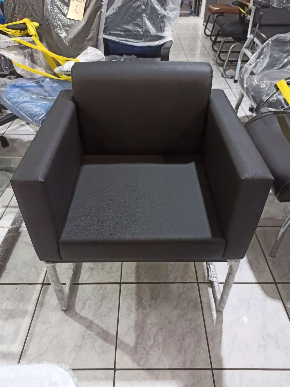 Poltrona em Courrissimo preto - Foto 3