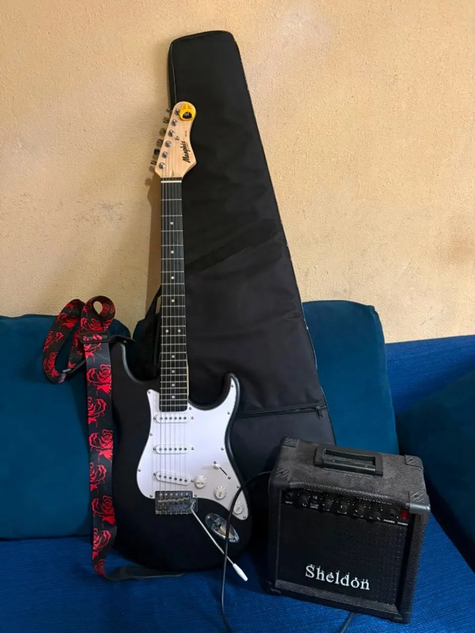 Guitarra com caixa 