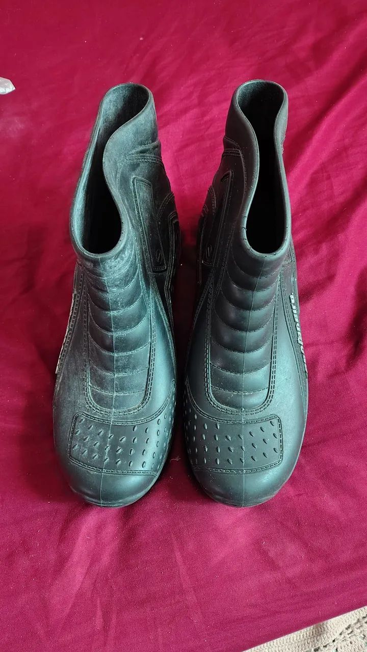 Sapato e bota de chuva - Foto 4