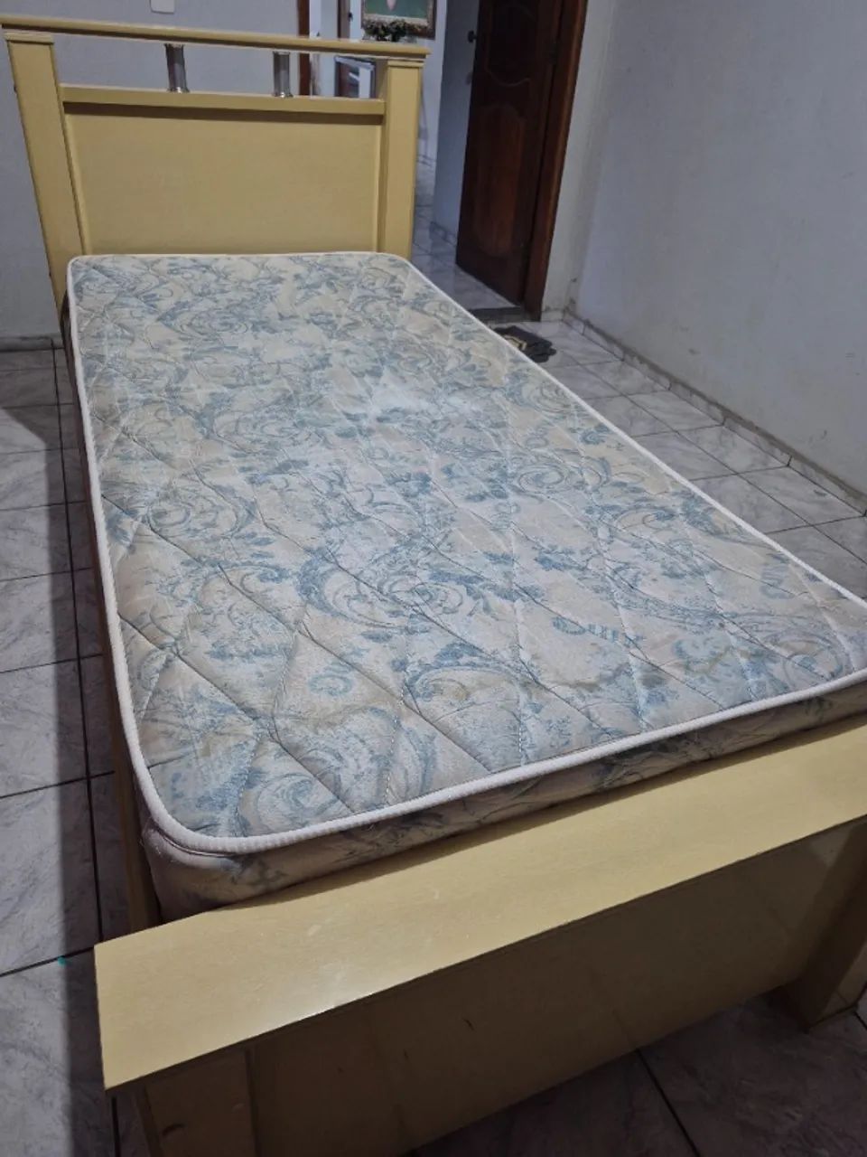 Cama e colchão 